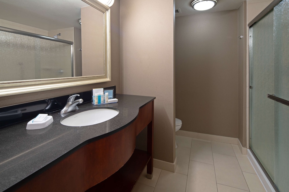 Hampton Inn Visalia 24/47
