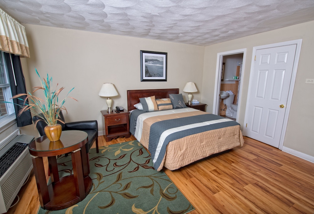 Colonial Inn Seekonk 27/58