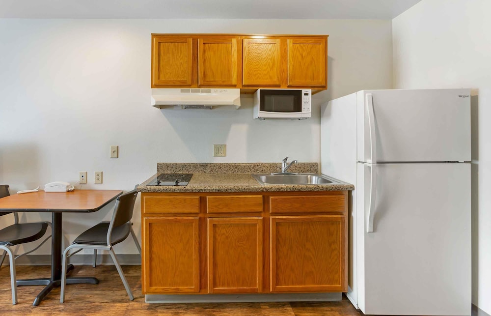 Extended Stay America Select Suites Phoenix North 9/52