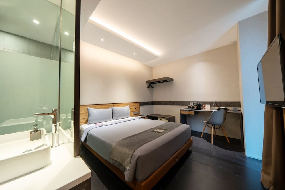 Erian Hotel 12/50