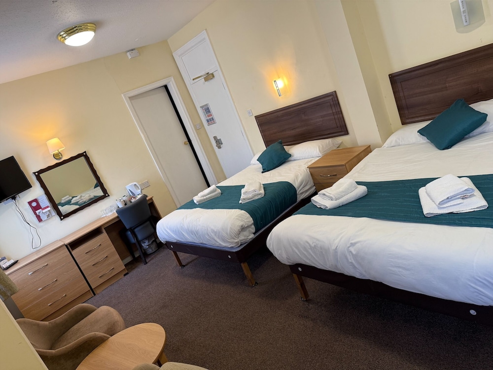 Family, 1 Single and 2 Double Beds