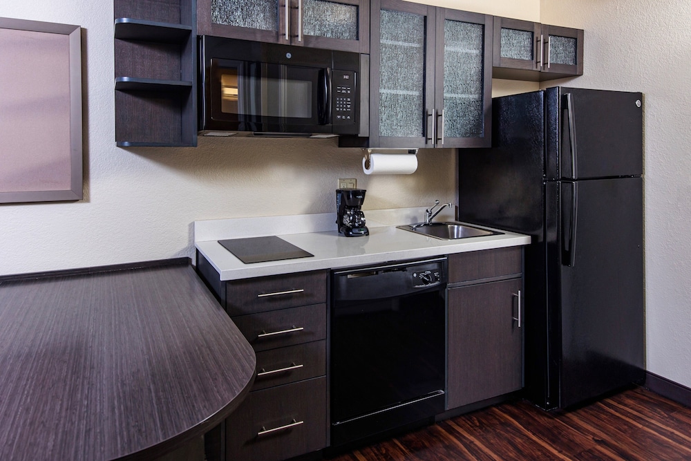 Candlewood Suites Appleton 34/38