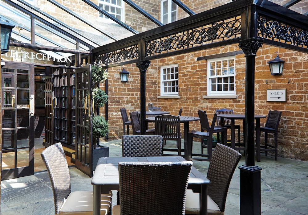 Saracen's Head Hotel 28/39