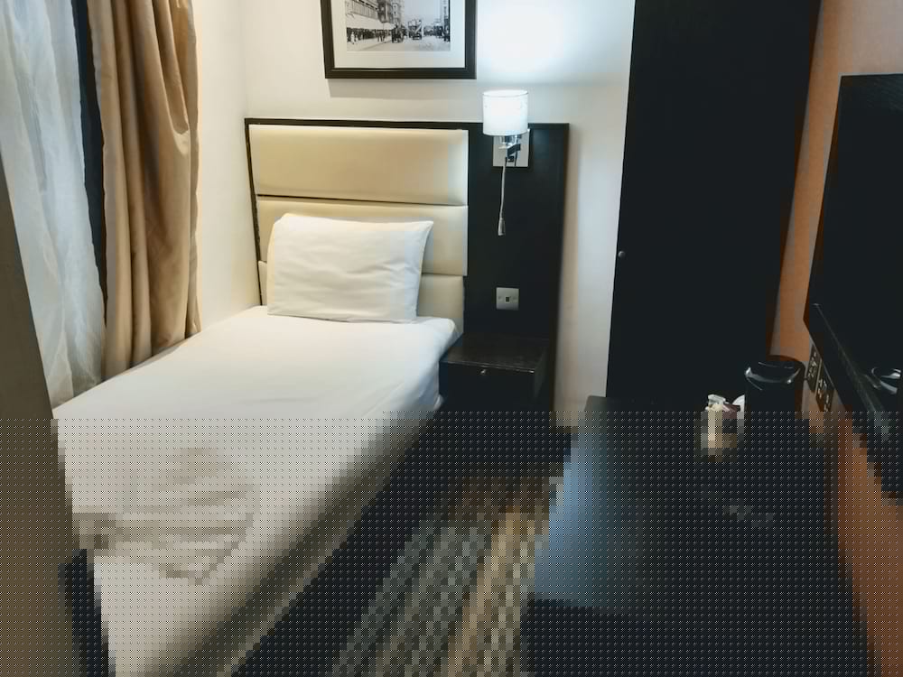 Edward Hotel Paddington 38/65