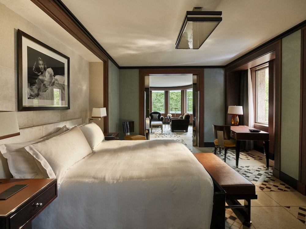 PARKLANE, SUITE