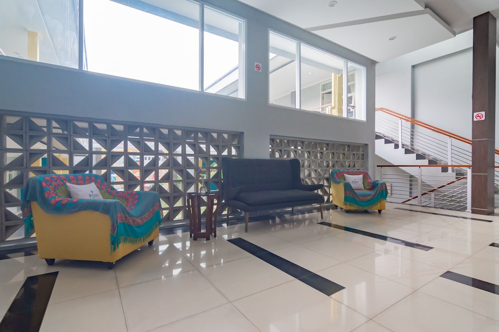 RedDoorz Plus @ Point Phila Cihampelas 30/50