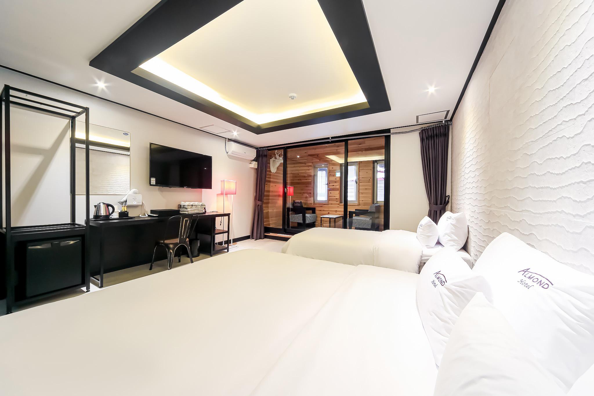 Luxury, Suite, 1 Double and 1 Single Bed, Water Pool, Terrace