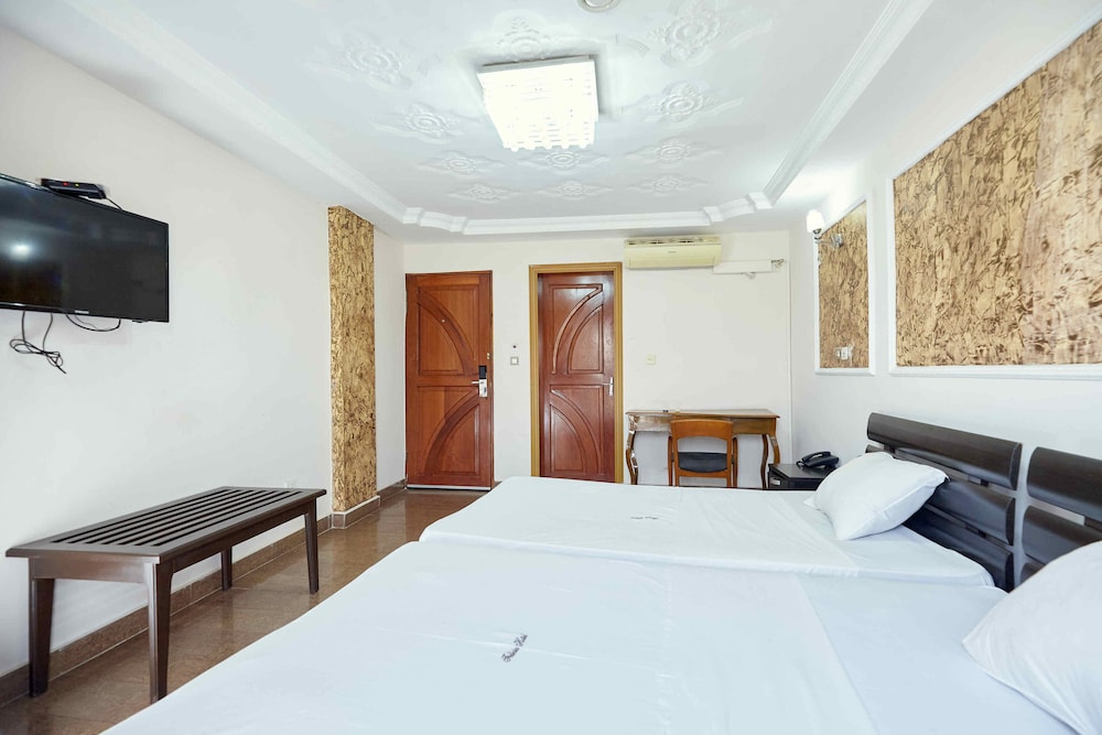 Felicia Hotel 16/72