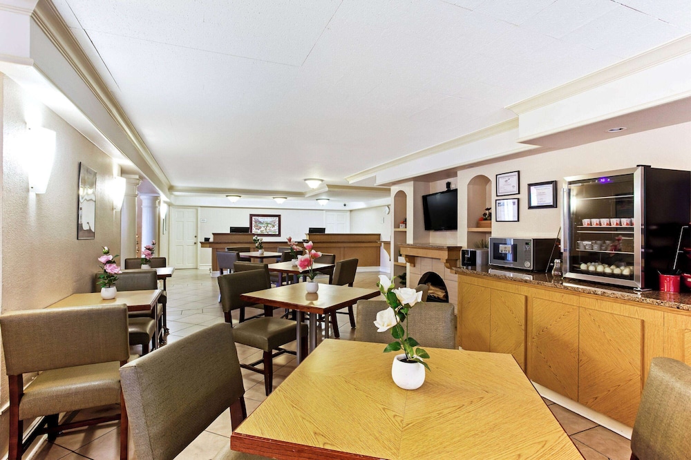 Rodeway Inn College Station, TX 29/37