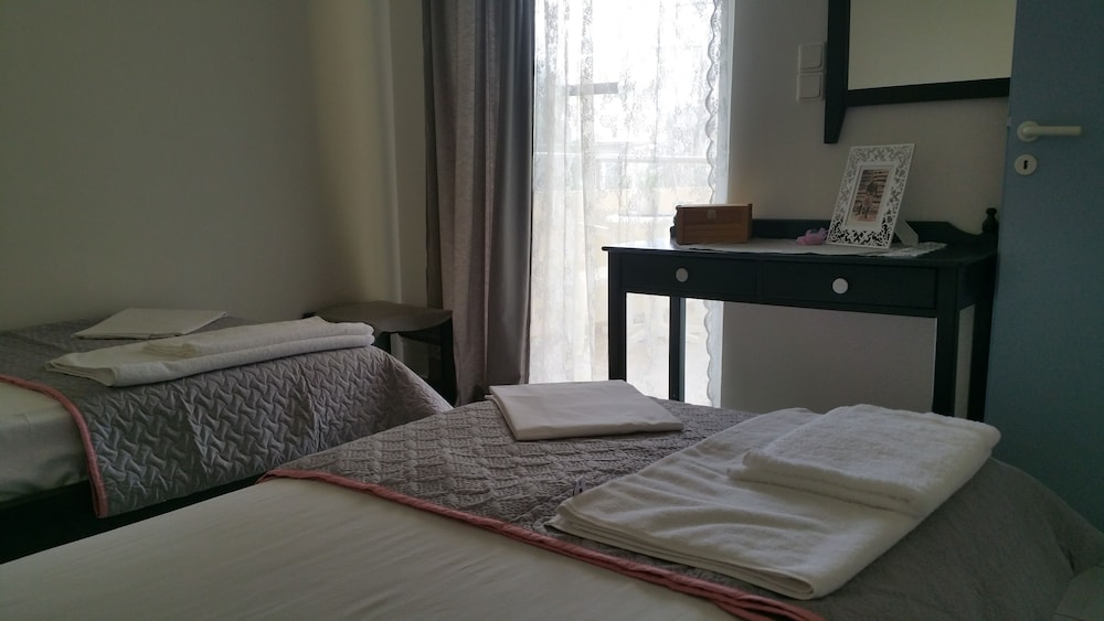 Zinovia Apartments 17/76
