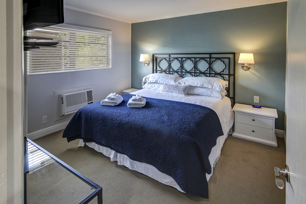 May Dee Suites 20/67