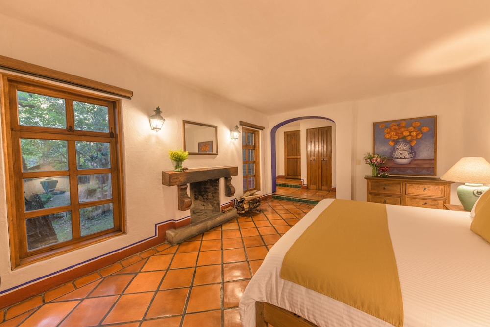 Plus, Executive, Triple, King Bed, Sofa