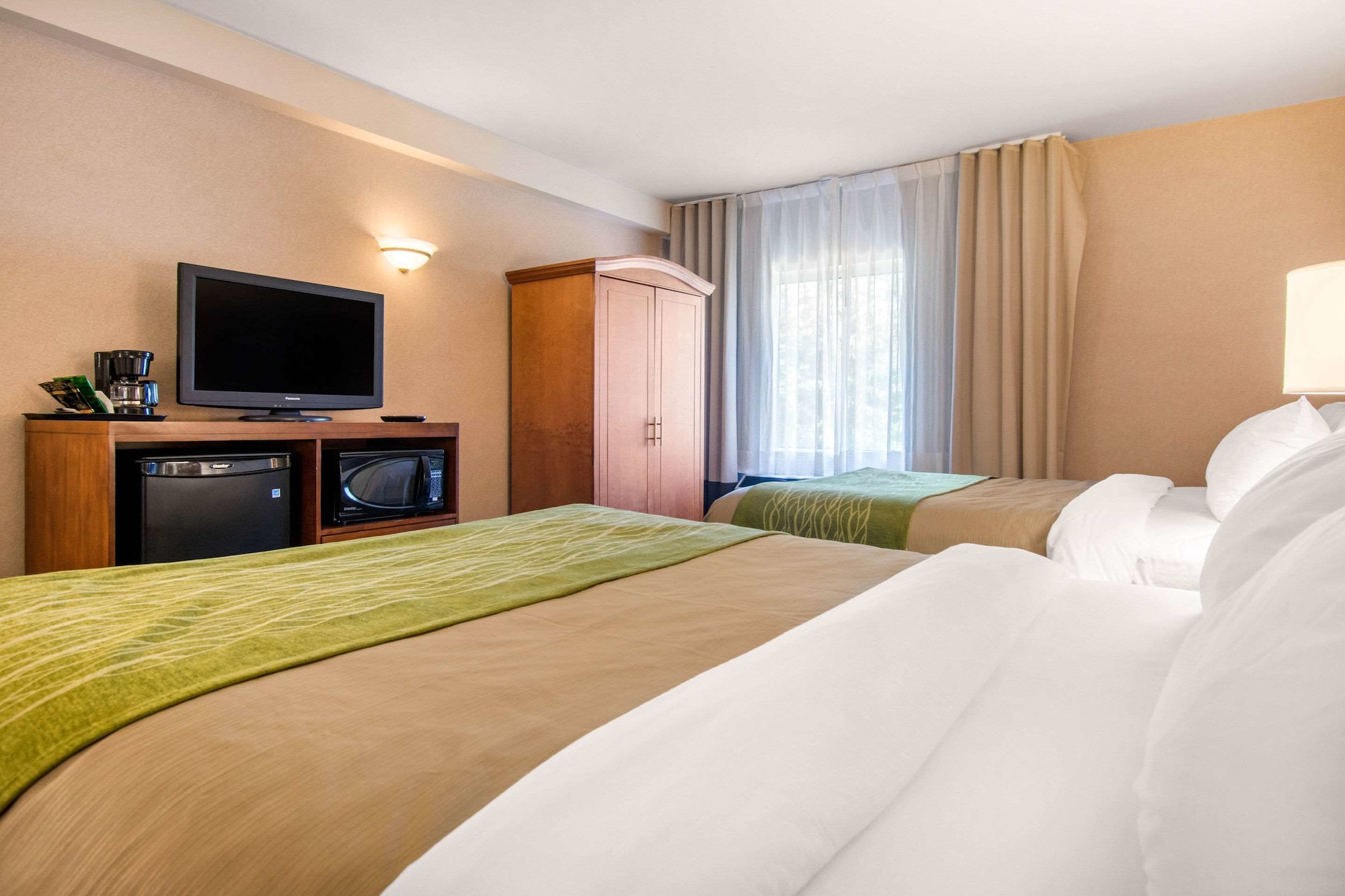Suite, 2 Queen Beds, Sofa