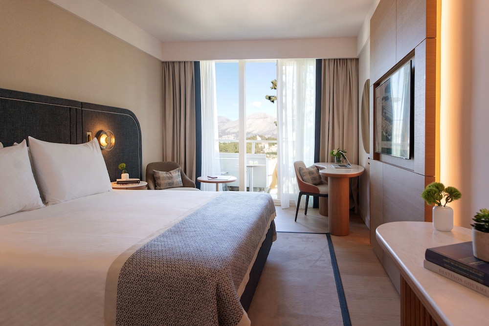 Plus, Superior, 1 Double and 1 Single Bed, City View, Balcony