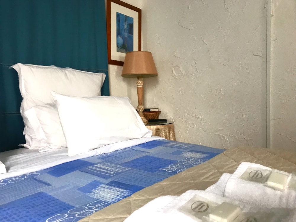 Athenian Villa 13/50