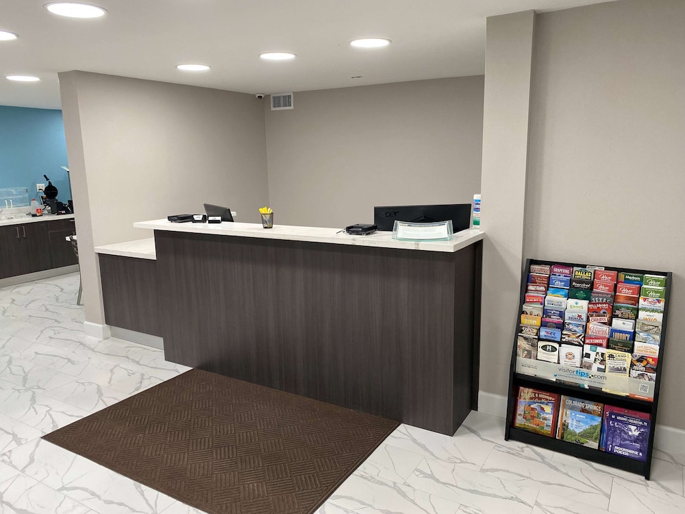 Days Inn by Wyndham Waco University Area 2/37
