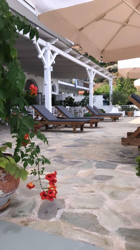 Paradisos Hotel 2/50