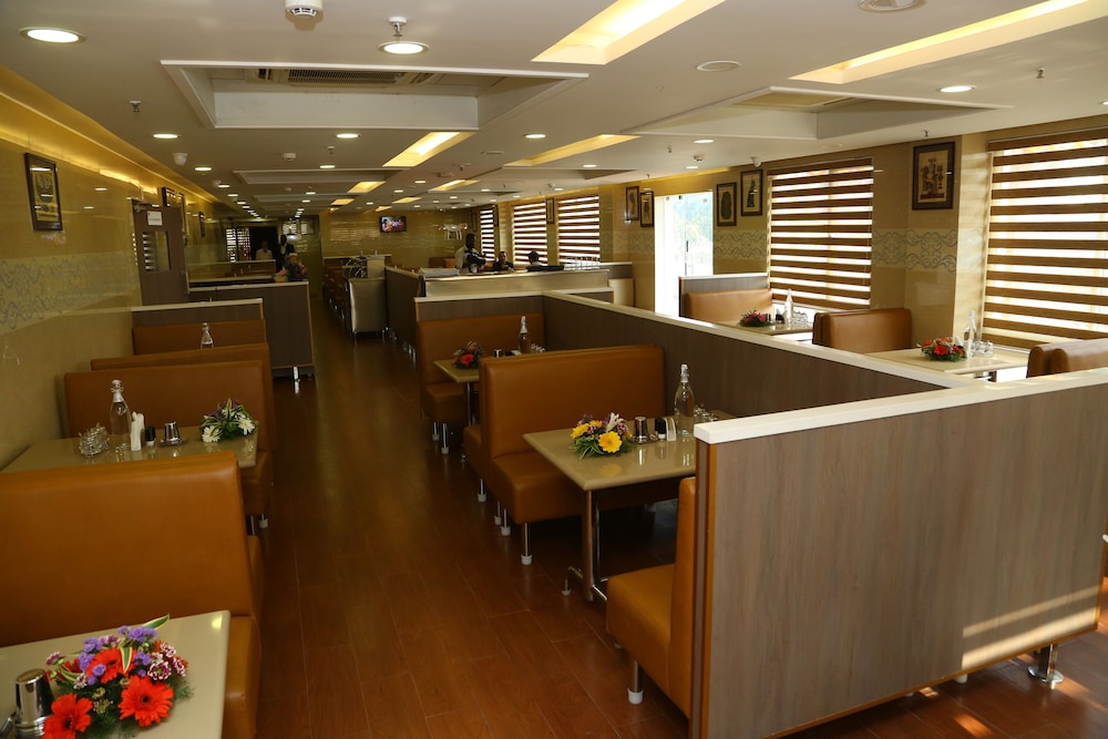 Raaj Bhaavan Clarks Inn Chennai 6/28
