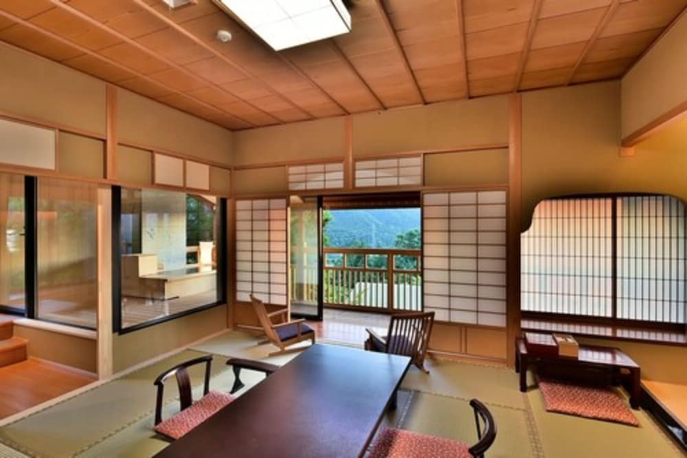 Kanbayashi Hotel Senjukaku 35/59