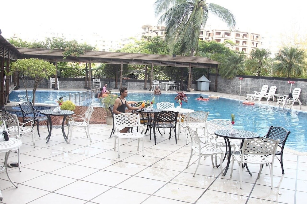 HOTEL THE COX TODAY 60/60
