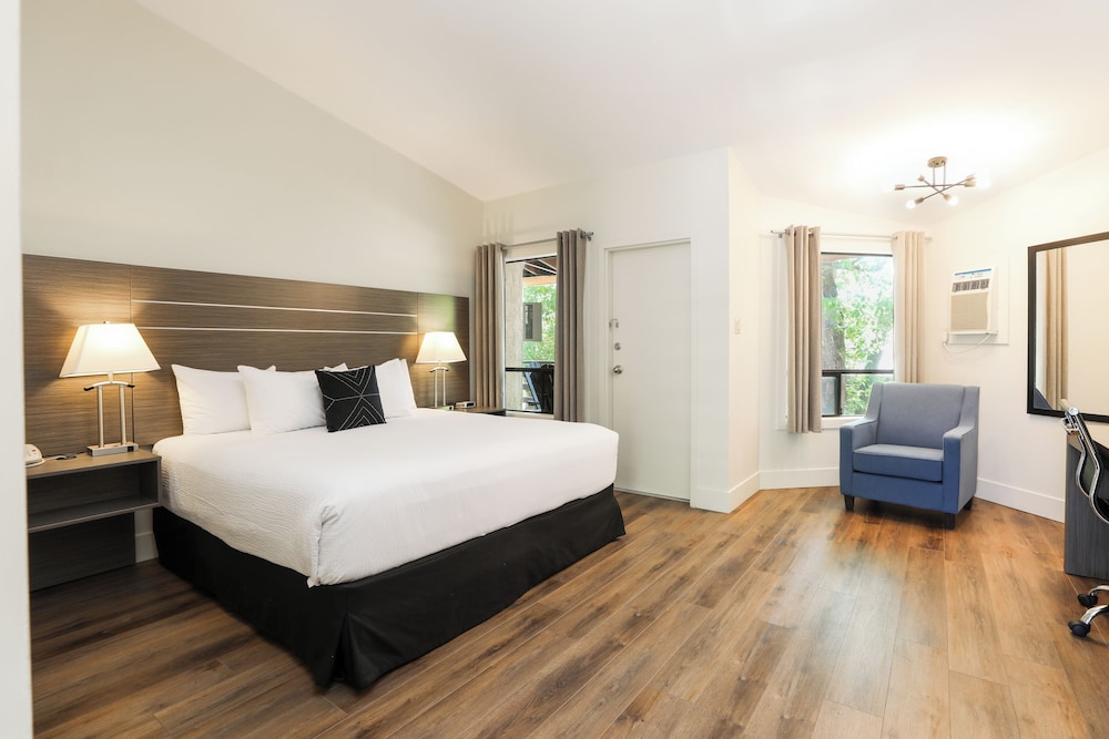 Standard, King Bed