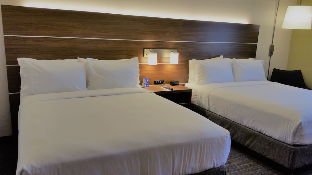 Holiday Inn Express Hotel And Suites Charleston North 22/56