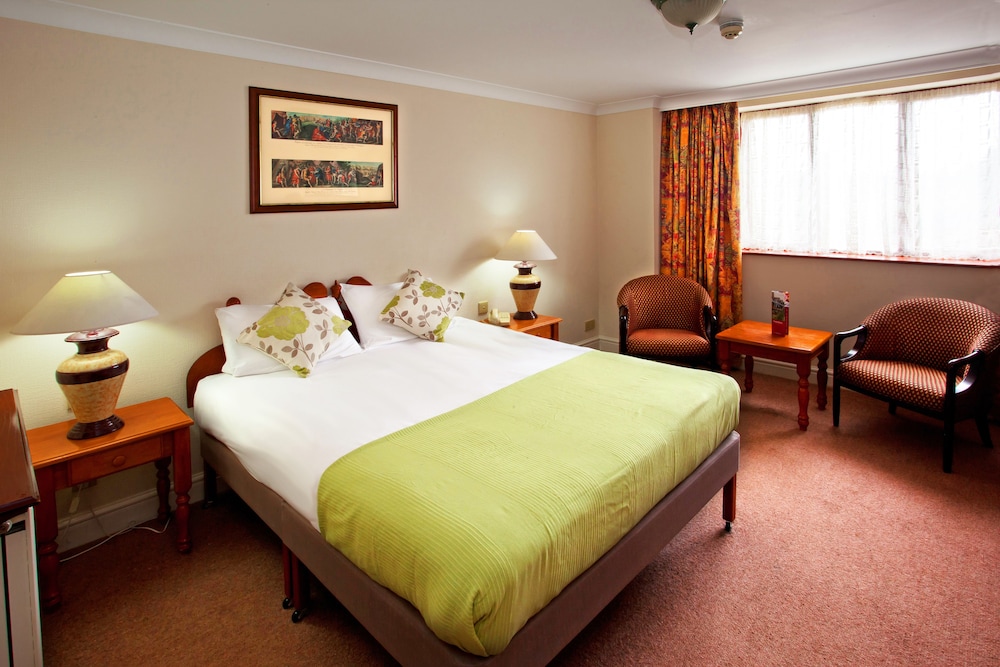 EXECUTIVE, DOUBLE OR TWIN BED