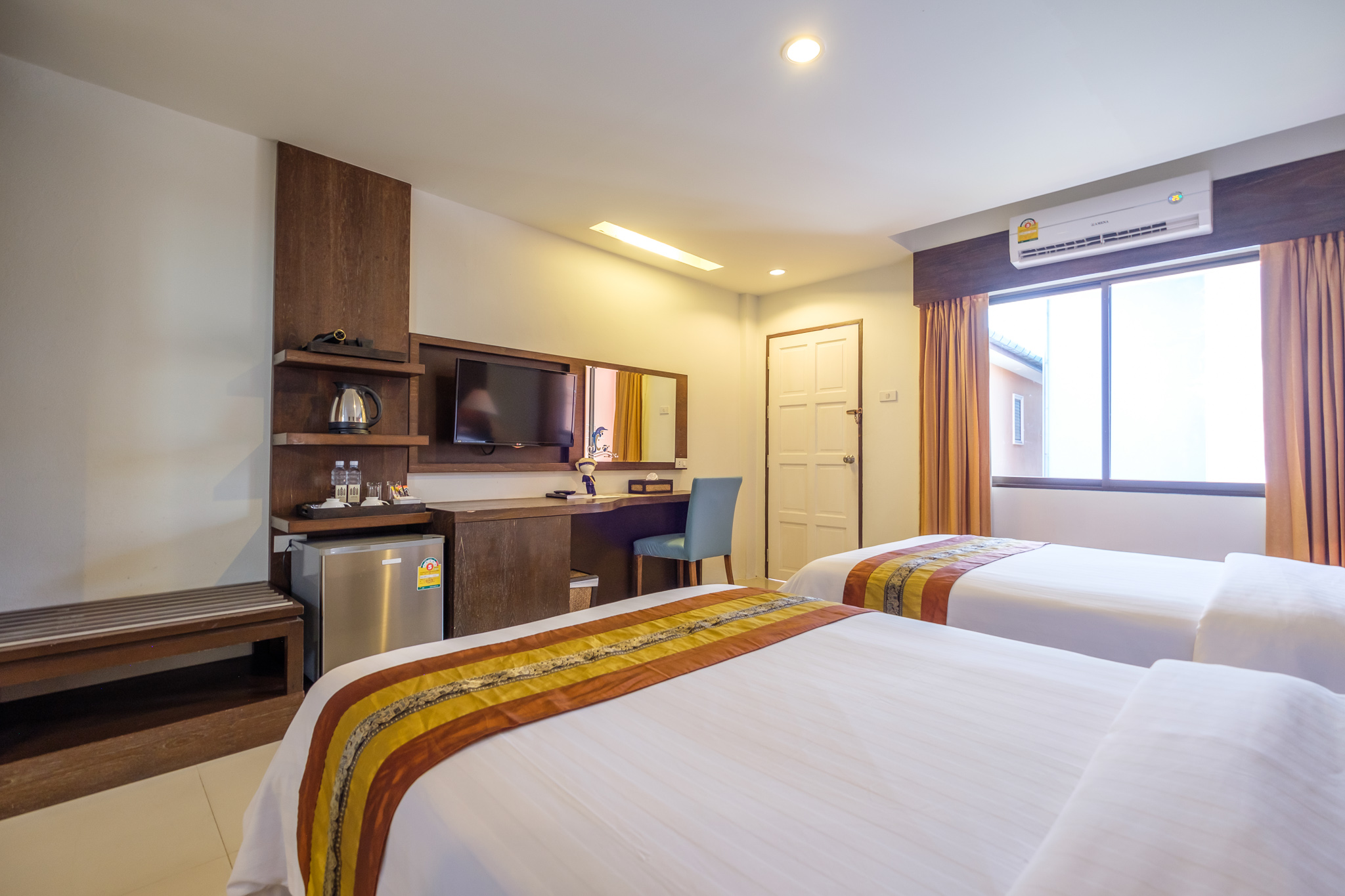 غرفة قياسية بسرير مزدوج أو سريرين منفصلين