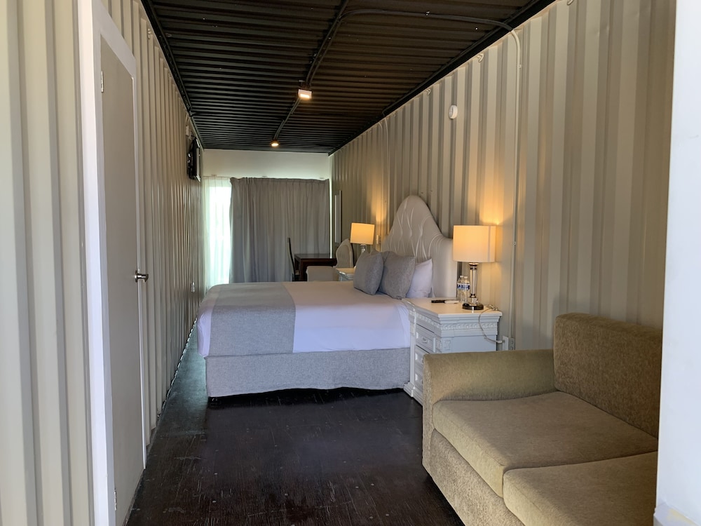 Container Inn 28/79