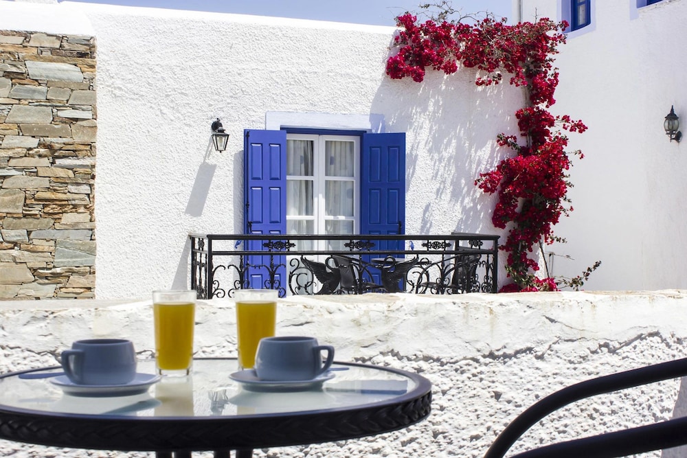 Naxos Holidays 52/64