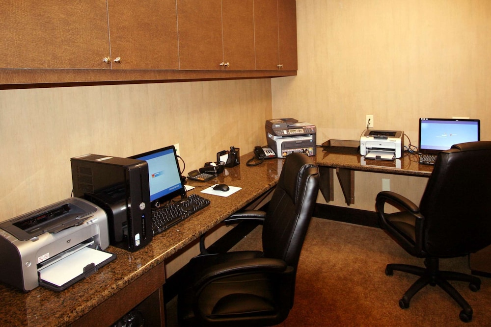 Hampton Inn and Suites Charlotte Airport 44/63