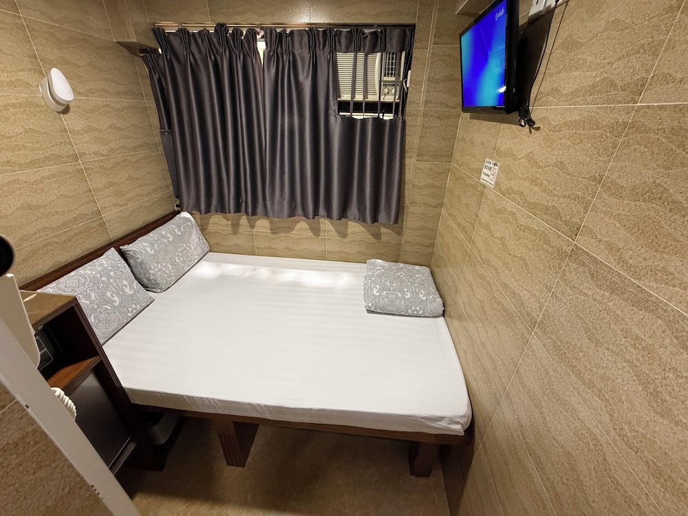 Sleep In Hotel 27/50