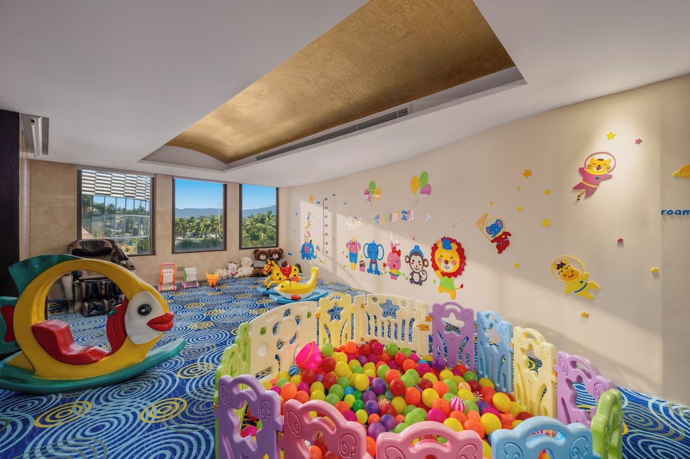 Holiday Beach Hotel Danang 39/47