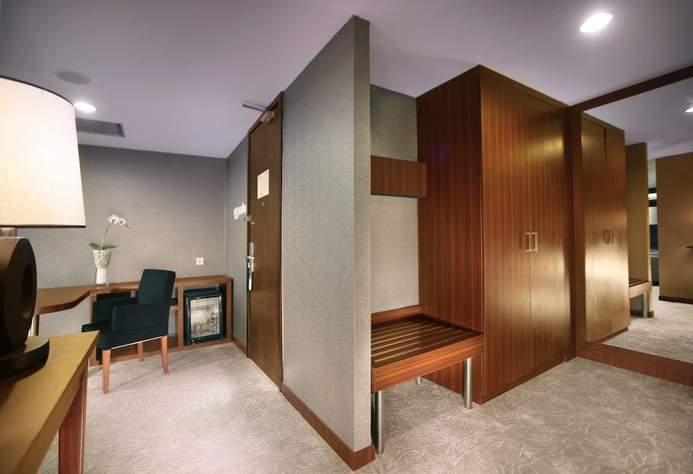 Lobby at Aston Madiun Hotel and Conference Center, MADIUN