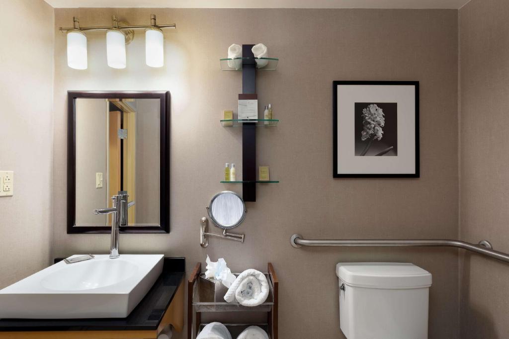 جناح بسريرين كوين بغرفتين لذوي الإعاقة، DoubleTree by Hilton Hotel Savannah Airport 5/5
