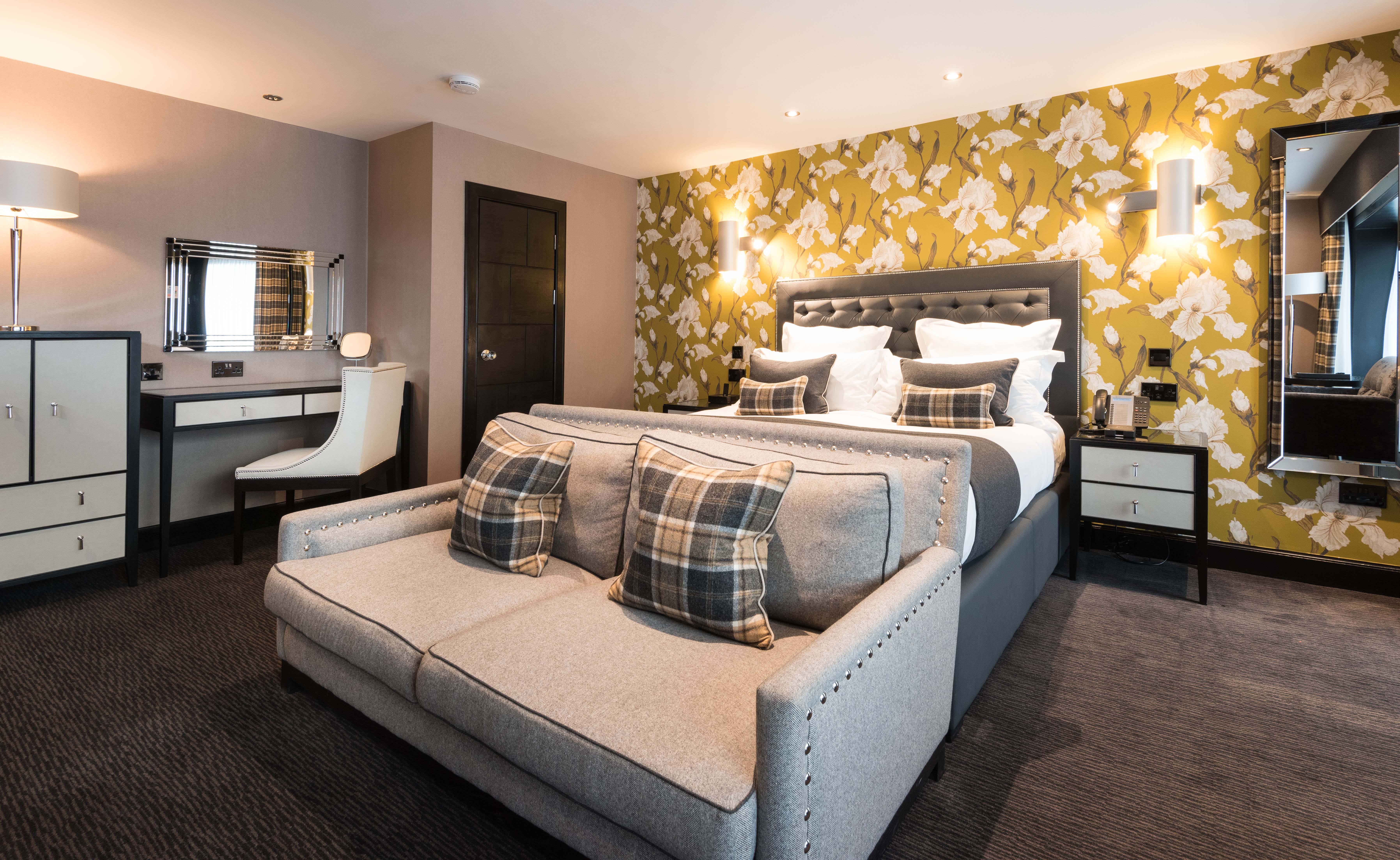 Lodge, King Bed