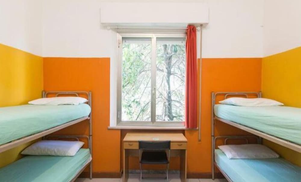 Sunflower City Backpacker & Student Hostel 17/48