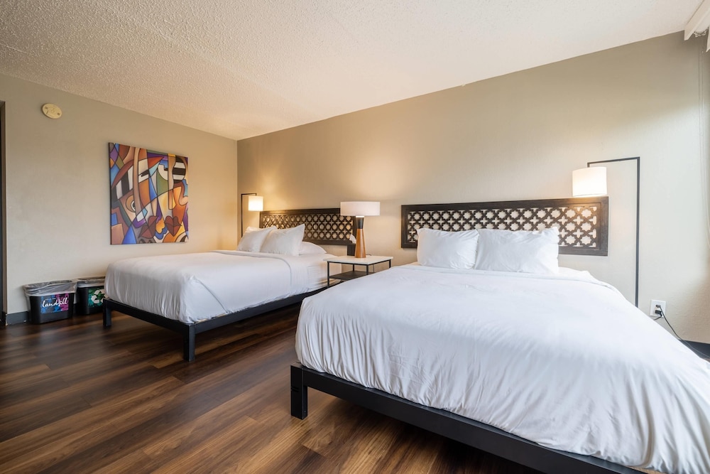The Highlander Hotel Iowa City, an Ascend Collection Hotel 18/58