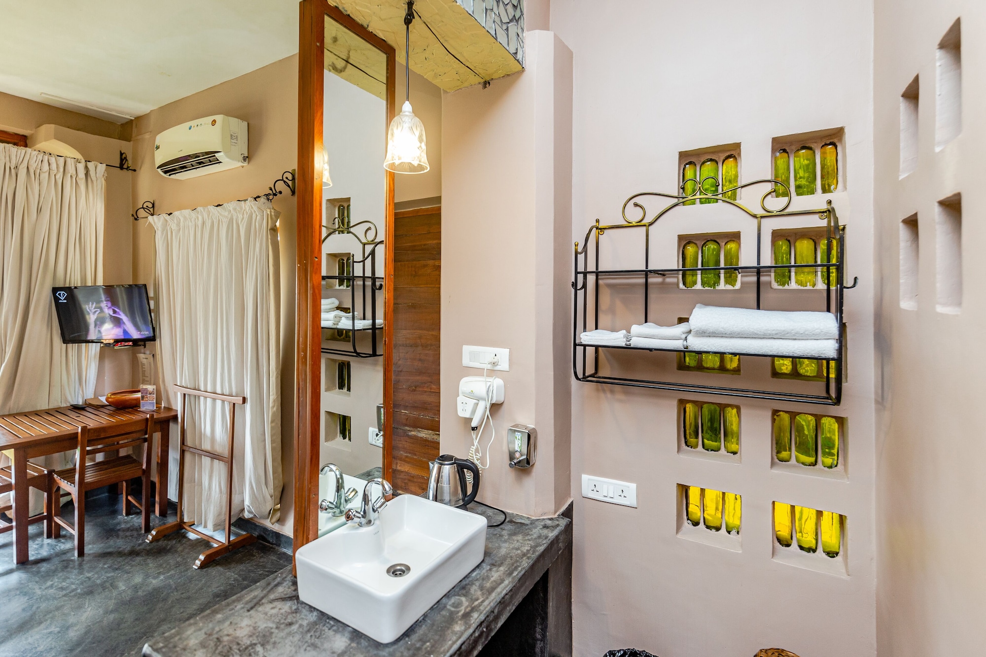 غرفة تنفيذية بسرير كينج بشرفة، Fiesta Beach Resort 8/8