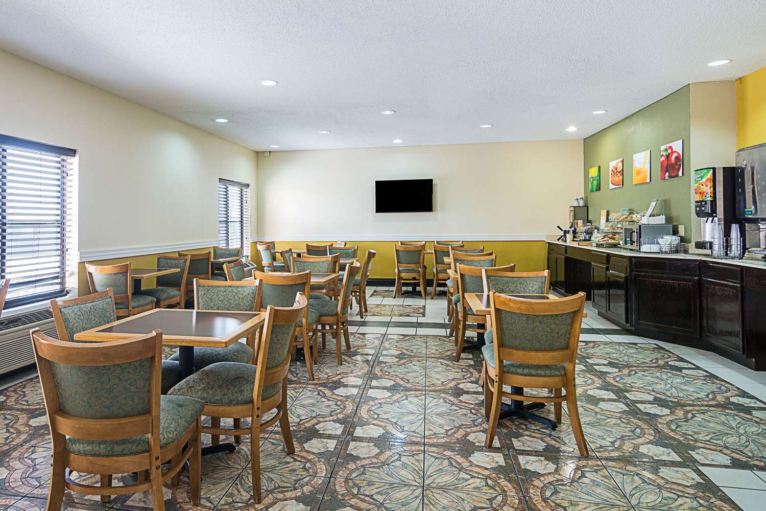 Quality Inn & Suites Harvey - Chicago Southland 32/34