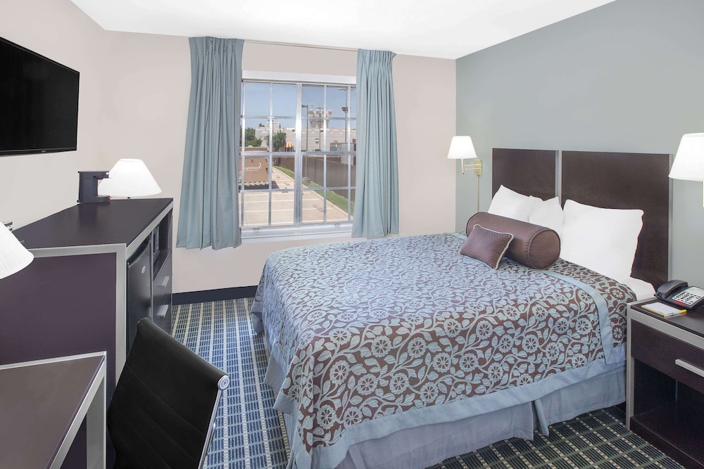 Days Inn by Wyndham Market Center Dallas Love Field 18/27