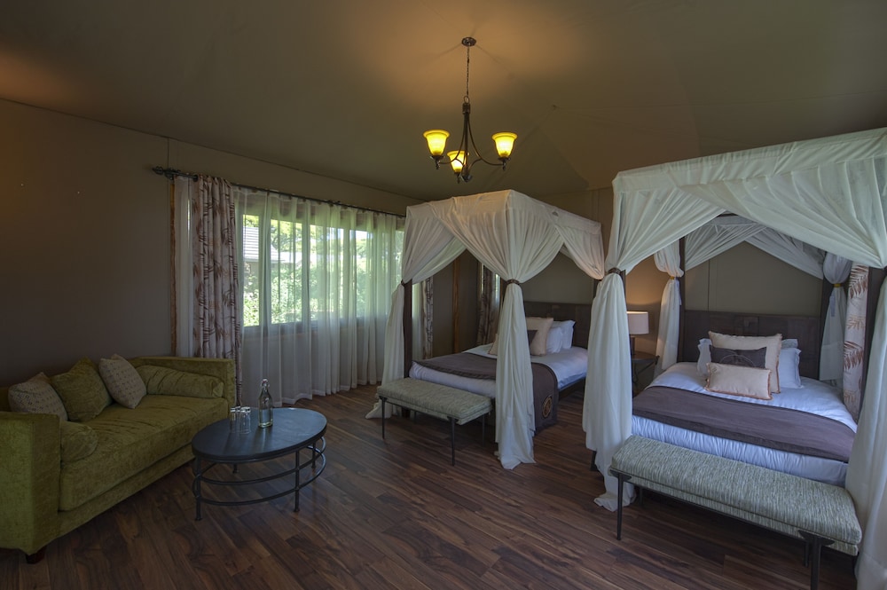 EXECUTIVE, TWIN BEDS