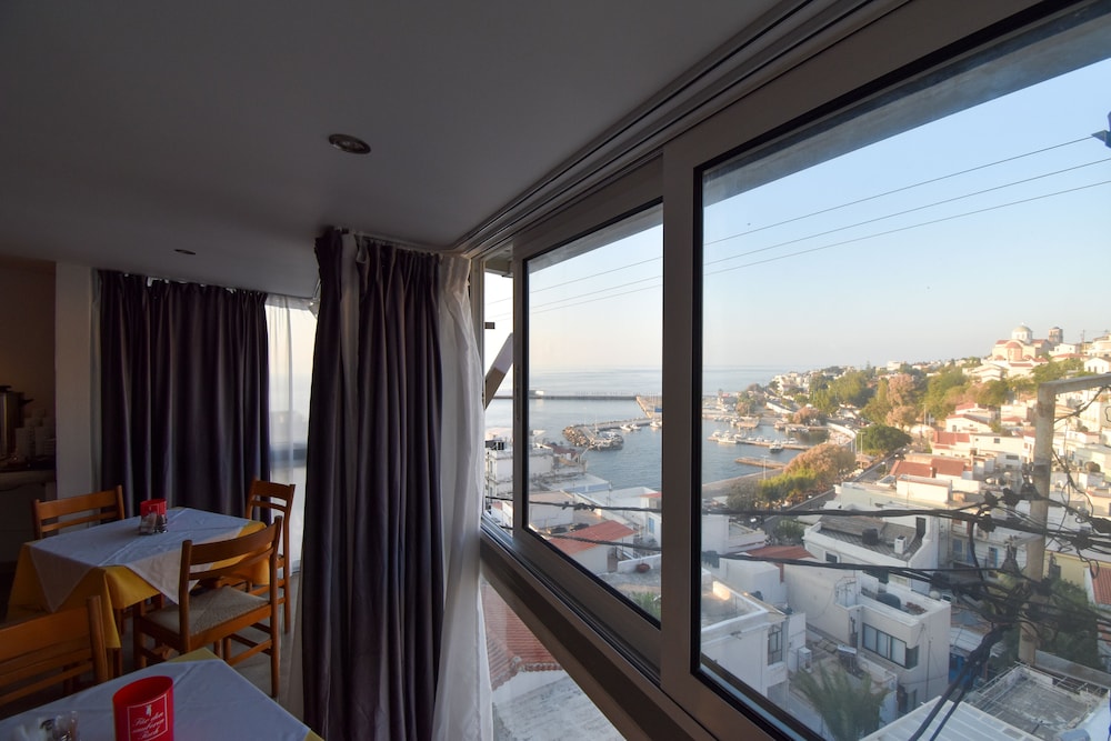 Kastro Hotel 68/100