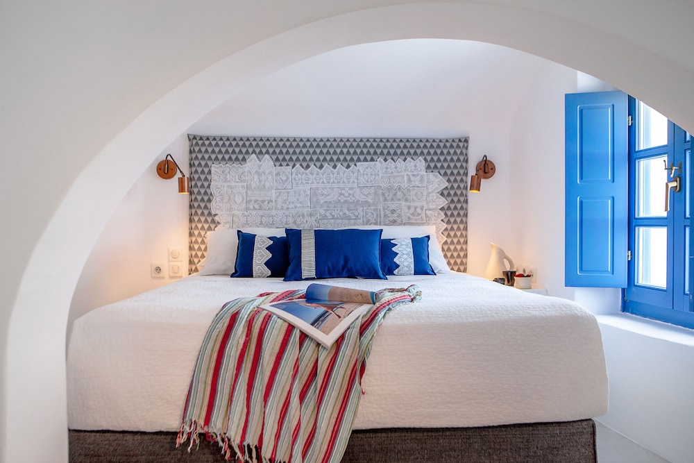 Suite, Queen Bed, Sunset View، Esperas Santorini 2/9