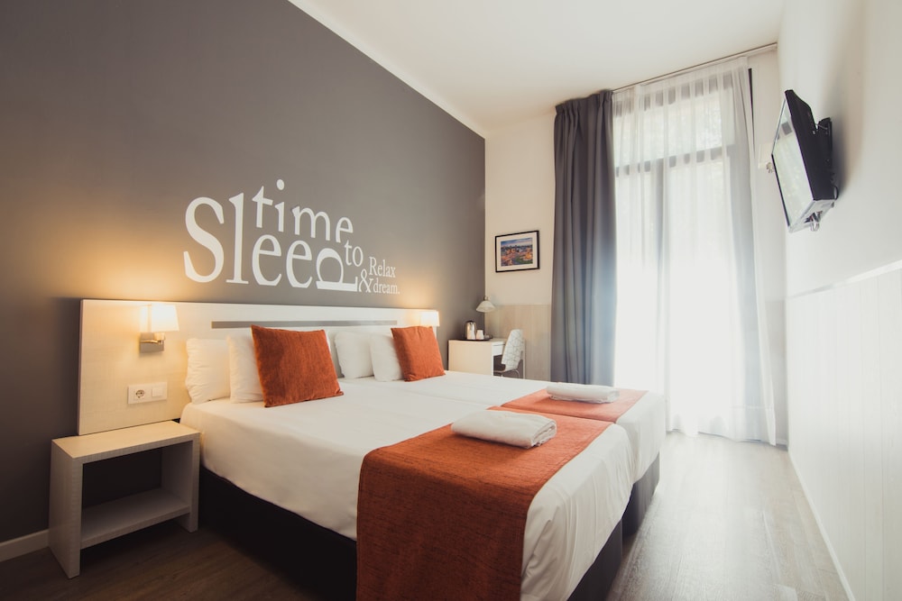 ROOM, DOUBLE BED