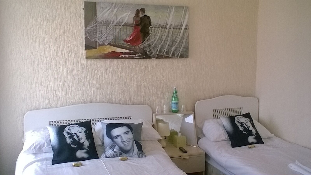 DELUXE, DOUBLE BED