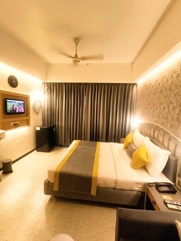 Hotel Gurukripa 10/50