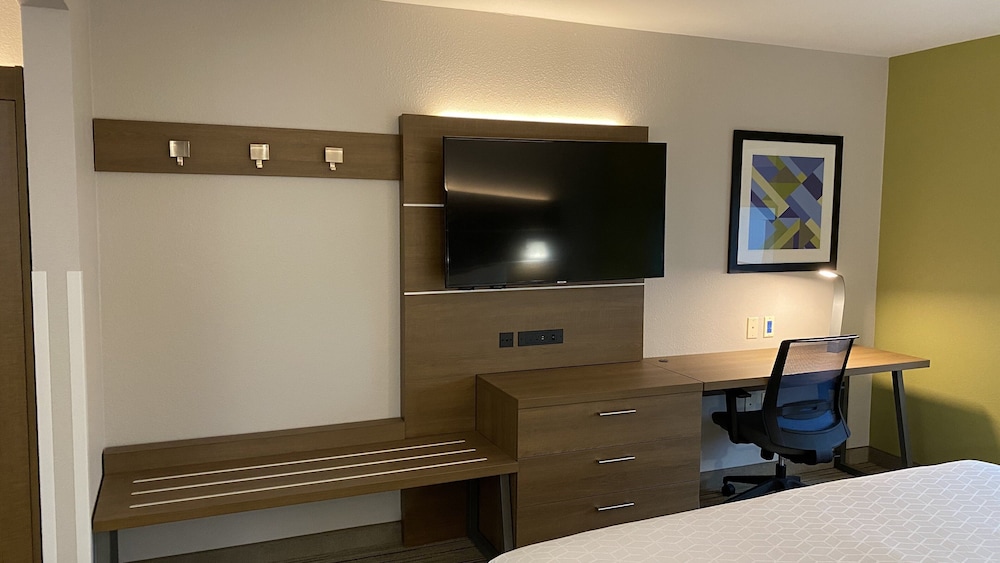 Holiday Inn Express Hotel And Suites Weston 39/54