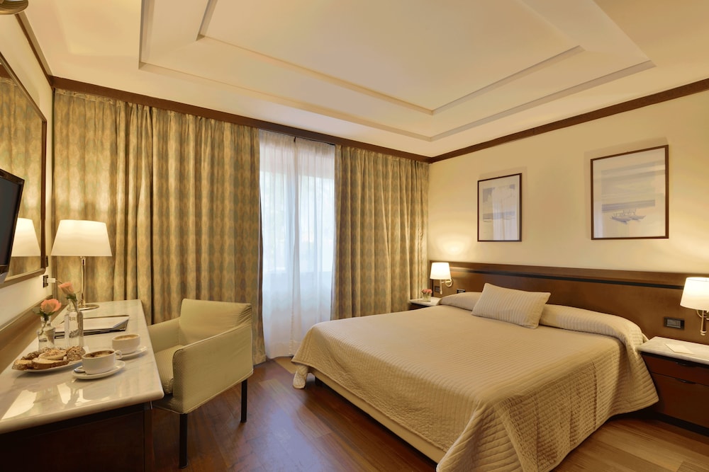 غرفة قياسية بسرير مزدوج، Hotel Ariston 2/3