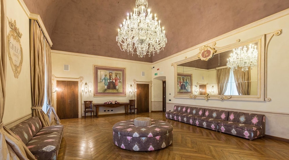 Castello Di Pontebosio Luxury Resort 4/50